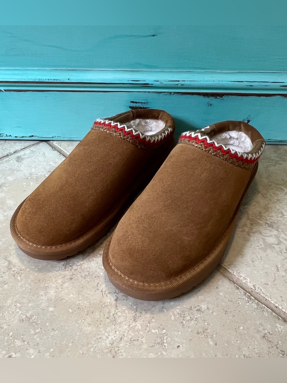 Cushionaire Women’s Keto Slip On Suede Mule Slipper Faux Fur Lining Size 7 & 8